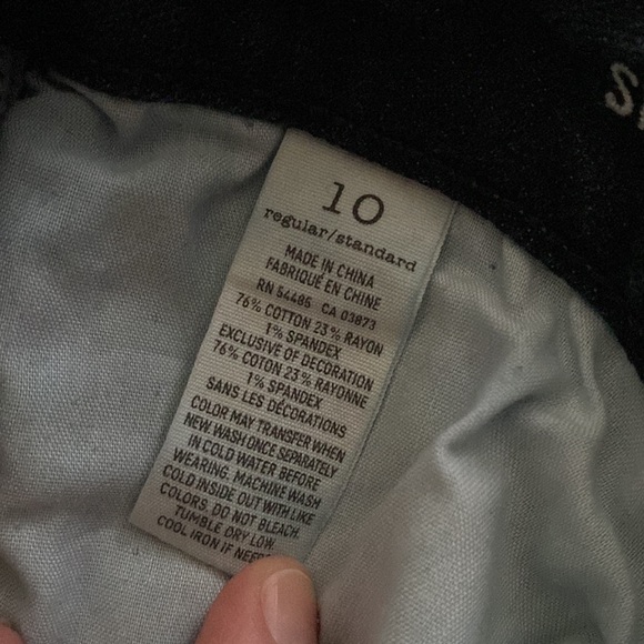 American Eagle Distressed Jeans w/ patches - Picture 7 of 8